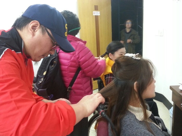 김선영 헤어변신중