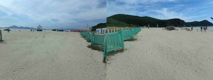 총 2장의 사진 왼쪽 사진 바닷가에 미술품이 설치되어 있고 멀리 컨테이너 박스가 보이는 사진, 오른쪽 사진 바닷가에 물고기 모양의 미술품이 설치되어 있는 사진