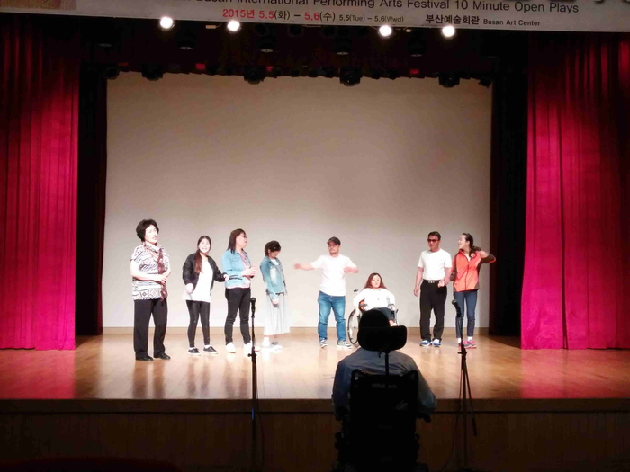뻔데기 회원들이 경연에 앞서 리허설을 하고있는 사진