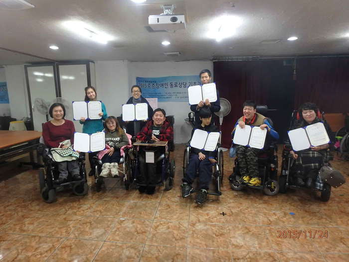 동료상담 수료식 후 단체 사진 모습