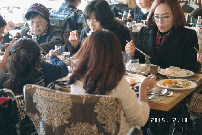음식먹는 사진