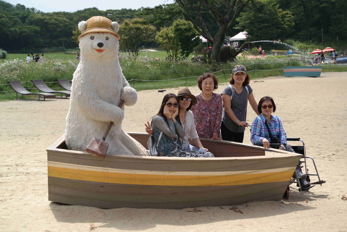 백곰 보트에서 찍은 단체 사진