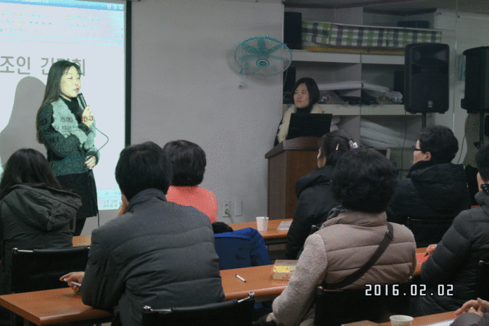 소장님 인사말씀 하는 사진