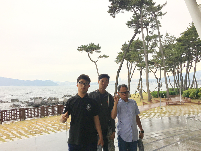 광안대교를 배경으로 사진 촬영