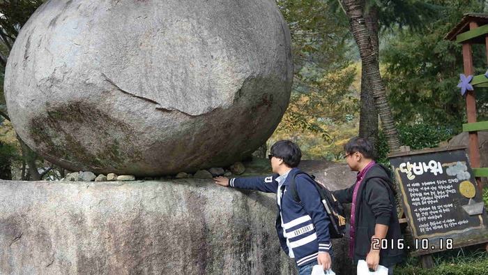 달을 잘못만지고 있는 이상훈