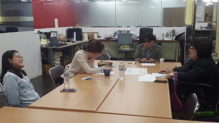 서구한빛 박원진부장, 사상구 노경수소장님이 웃고 있고 이상훈팀장은 회의내용을 키보드로 기록하고 있는모습