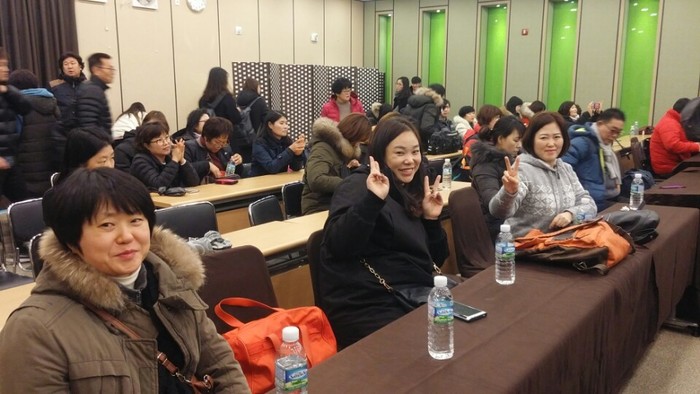 참석한 사람들 사진