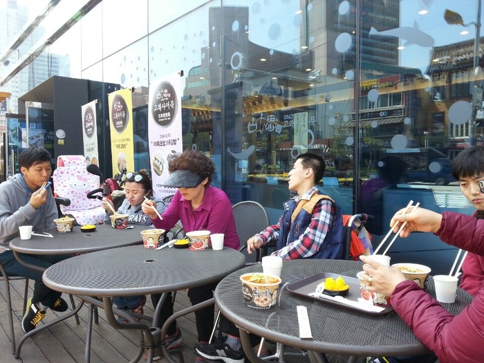 고래사에서 간단한 점심식사 사진