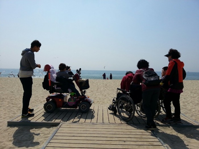 해운대 바다를 보는 뒷모습 사진