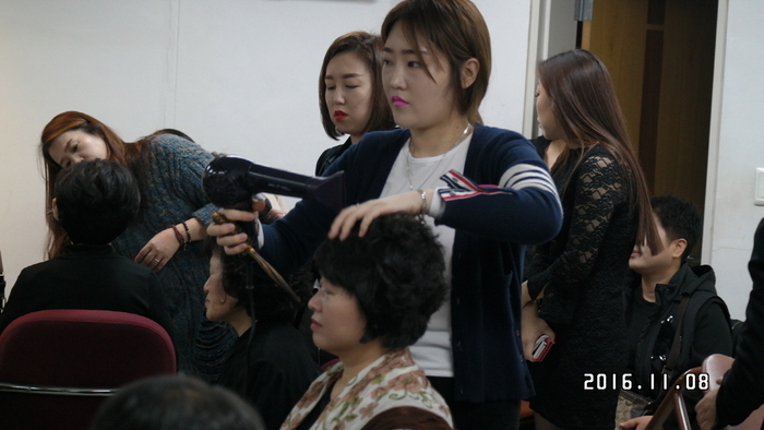 출연진 분장 중