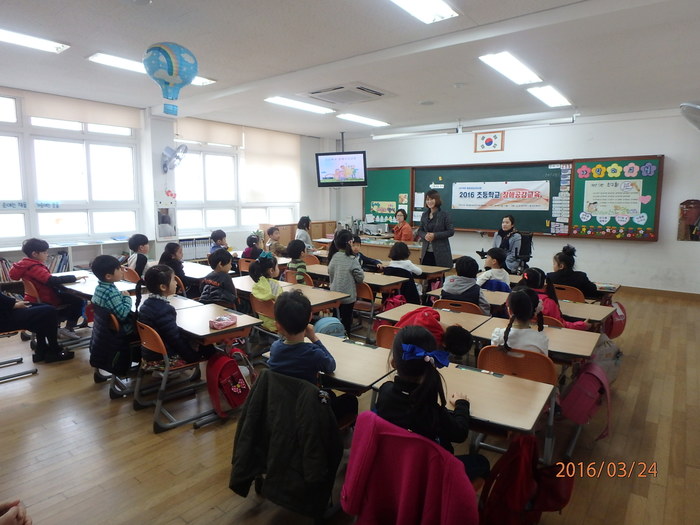 이영화 활동가를 소개하는 통합반 선생님