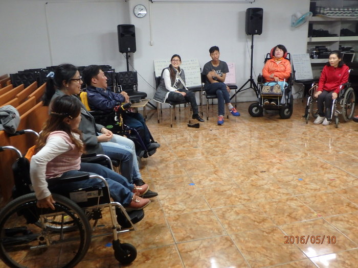 심화과정 참가자들이 심화과정 시작을 위해 둘러 않아 있는 사진