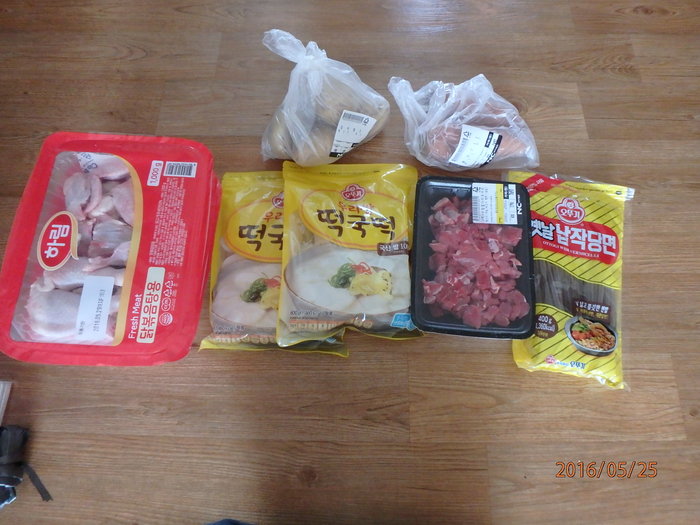 생닭 떡국 소고기 당면 감자 당근 사진