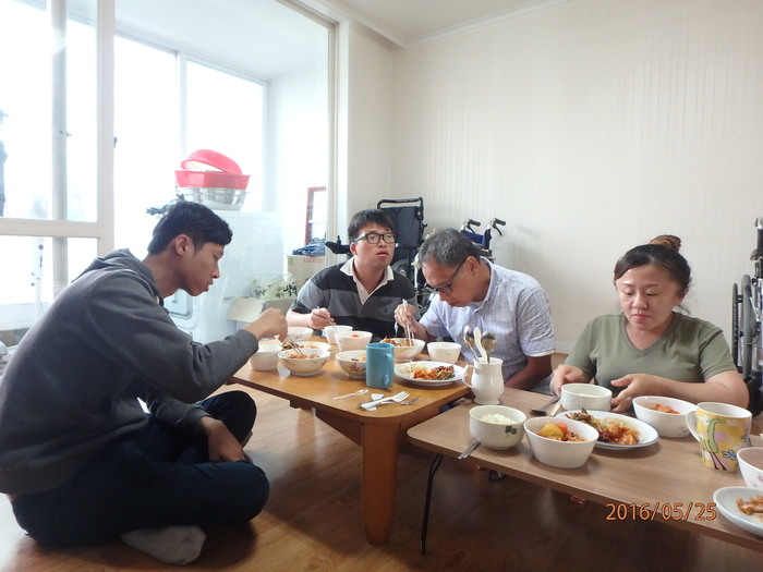 완성 후 함께 식사
