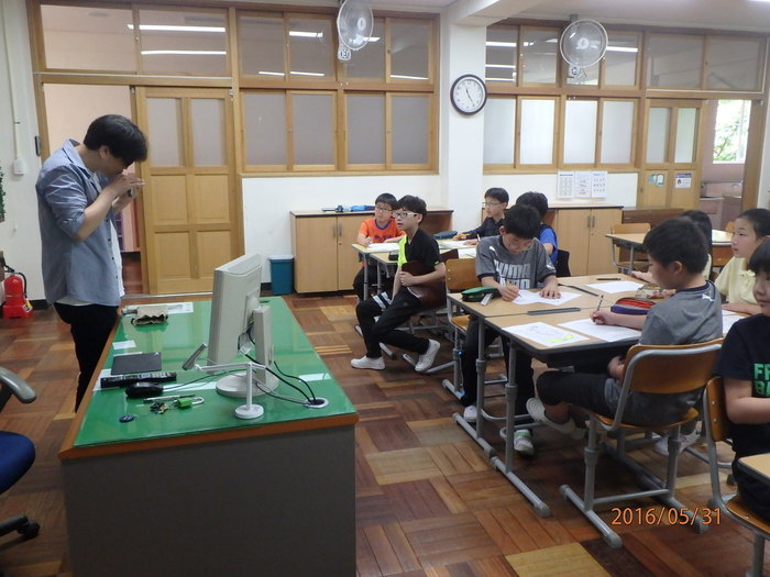 오카리나 연주하는 이상훈 팀장