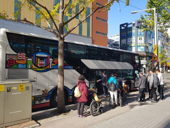 버스 탑승 사진 버스 탑승 사진