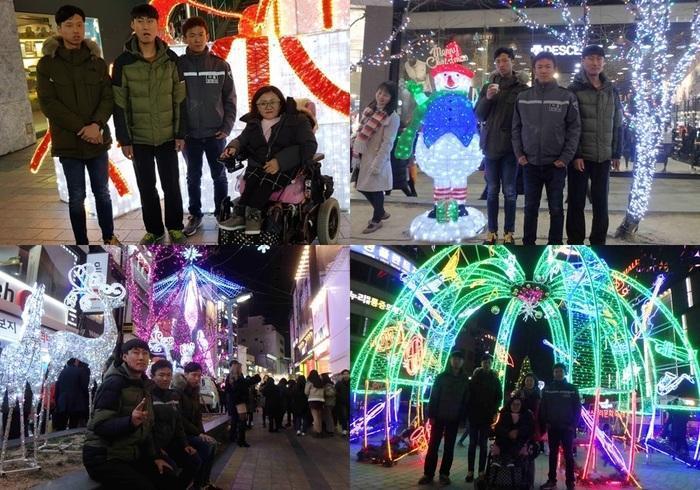 남포거리 크리스마스 트리 앞에서