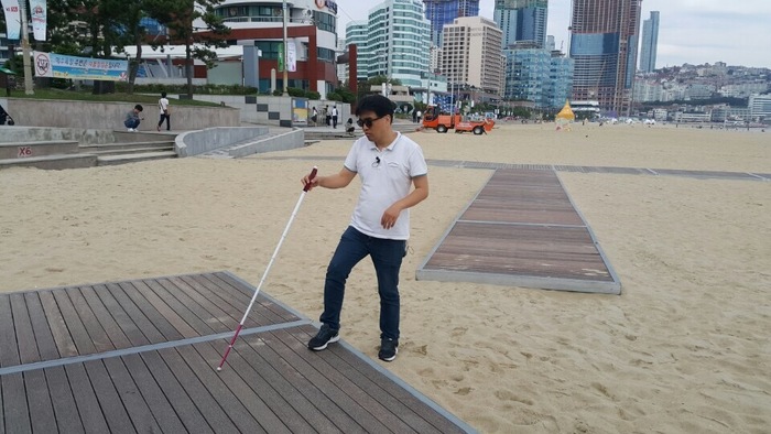 북카페 가는 나무 길이 끊어진 상태 모습 북카페 가는 나무 길이 끊어진 상태 모습
