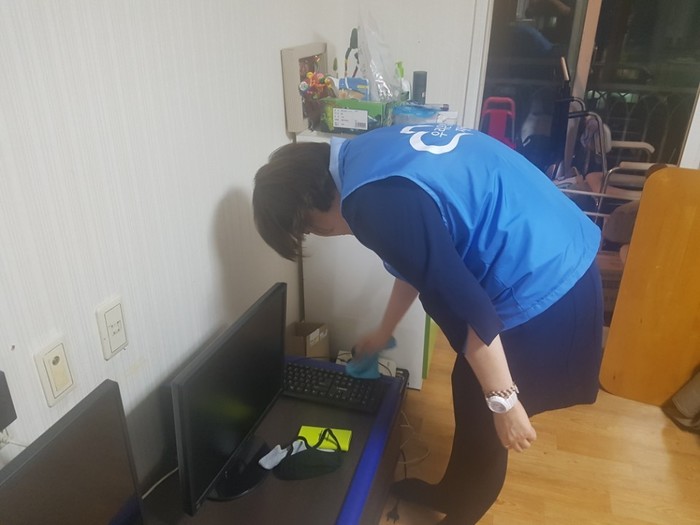 벽산 체험홈 거실 청소중 벽산 체험홈 거실 청소중