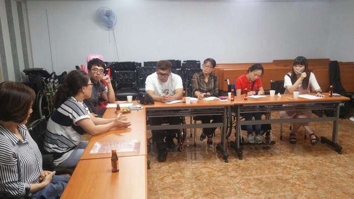 김정옥 국장님이 질문에 대해서 답을하는 모습입니다. 김정옥 국장님이 질문에 대해서 답을하는 모습입니다.