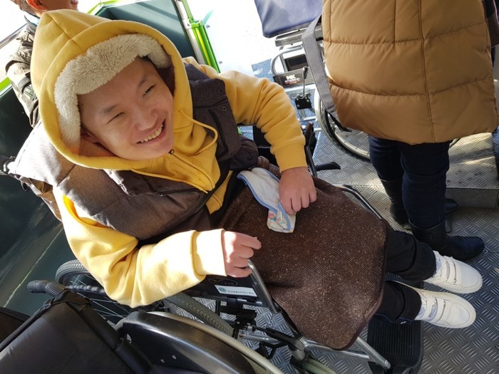 전연식님 버스에 앉아 있는 중 전연식님 버스에 앉아 있는 중