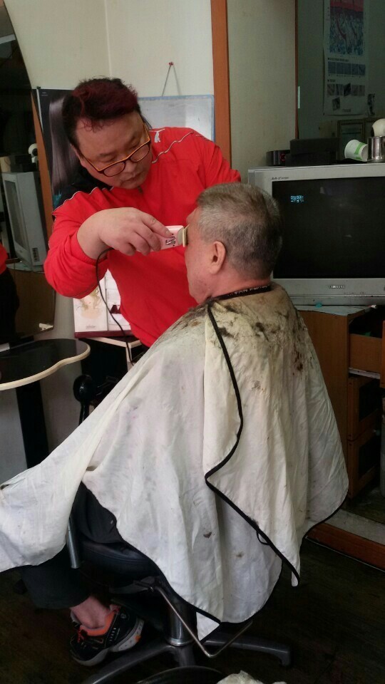 전영천님 컷트 후 염색 하는 모습 전영천님 컷트 후 염색 하는 모습