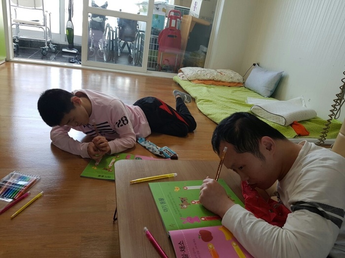 체험 홈 (마리원) 기초 수학 복습 하는 모습 체험 홈 (마리원) 기초 수학 복습 하는 모습
