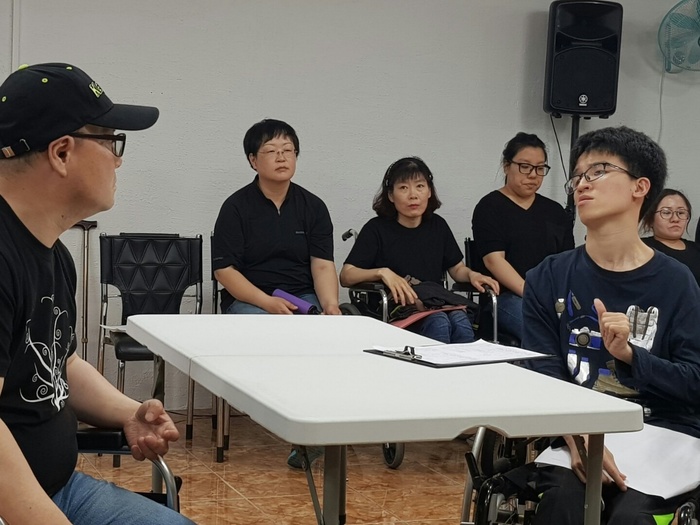 파트 원 장면연습 모습 옴니버스중 파트 원연습 하는 모습