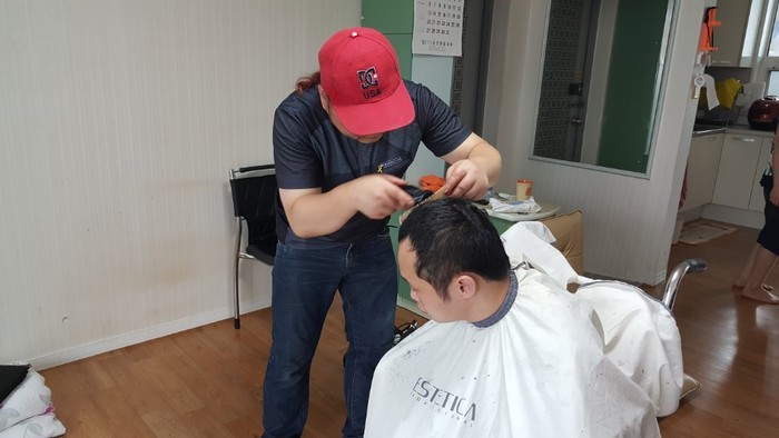 전연식 컷트 중 전연식 컷트 중