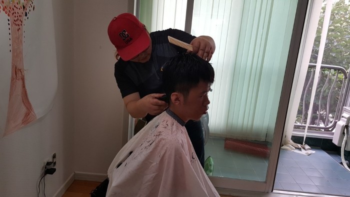 김자운 컷트 중 김자운 컷트 중