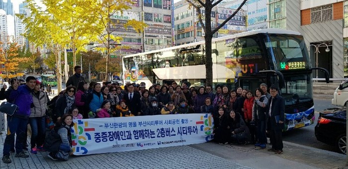 센터 앞 단체사진 센터 앞 단체사진