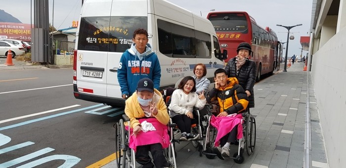 마리원 식구들과 솔라티 앞에서 마리원 식구들과 솔라티 앞에서