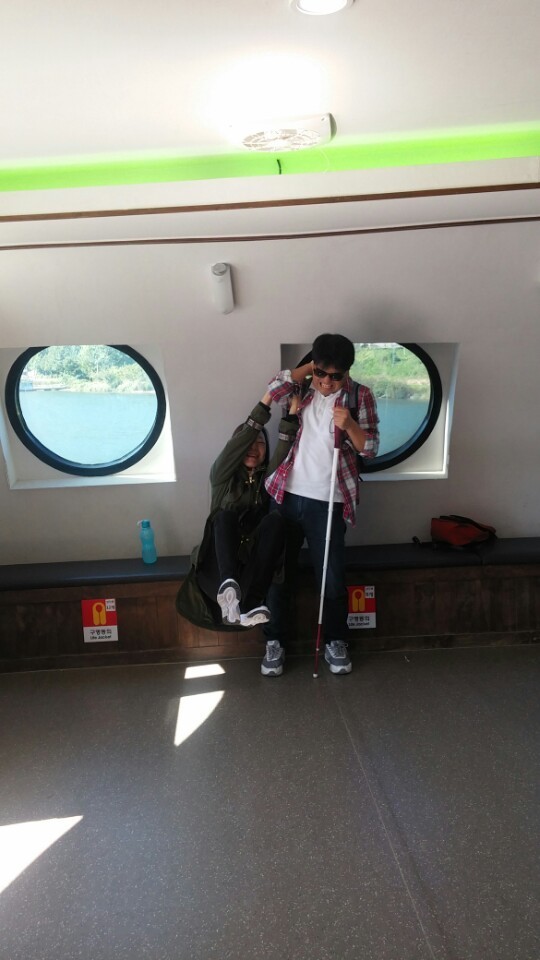 소장님 이상훈 팔에 메달리는 중 소장님 이상훈 팔에 메달리는 중