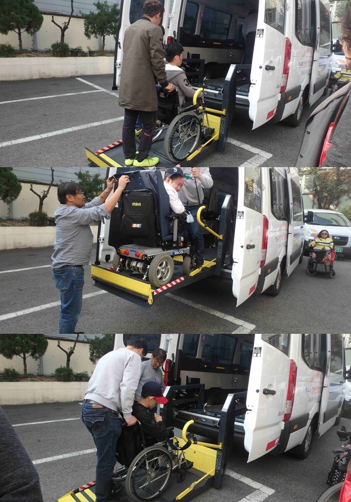 솔라티 장애인 특장차를 타고 행사장으로 이동하는 모습