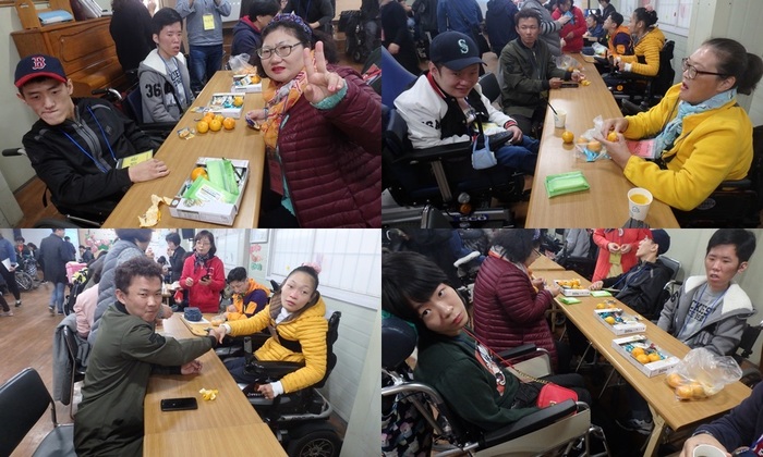 짝궁끼리 악수 하는 모습 짝궁끼리 악수 하는 모습