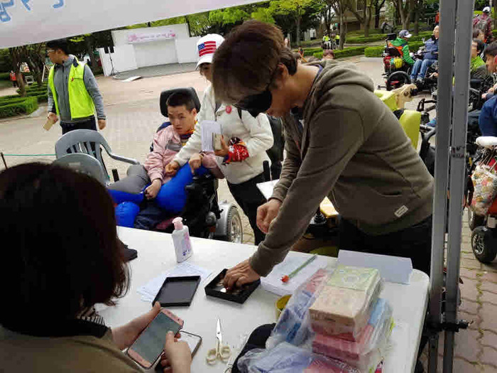 눈감고 동전세기체험중 눈감고 동전세기체험중