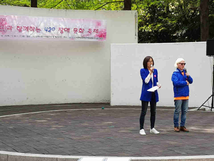 윤정임 국장, 김태훈 국장 진행하는 사진 윤정임 국장, 김태훈 국장 진행하는 사진