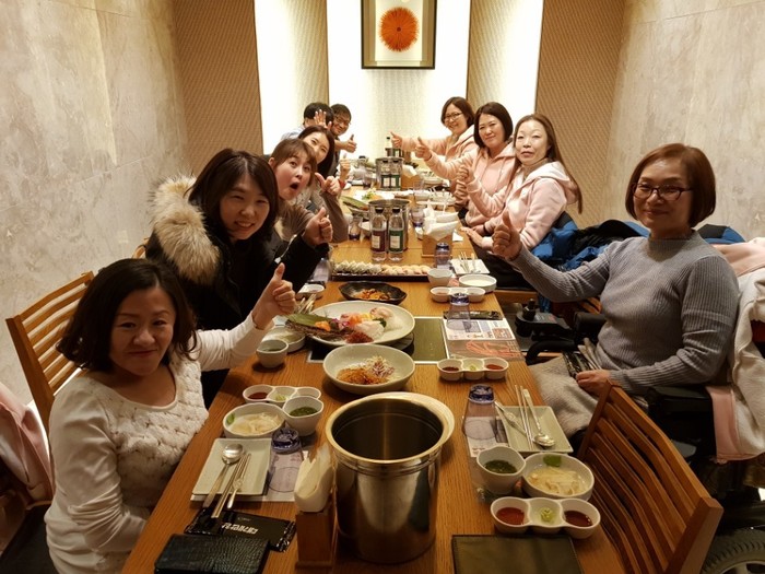 메인요리 나오기 전 단체사진 메인요리 나오기 전 단체사진