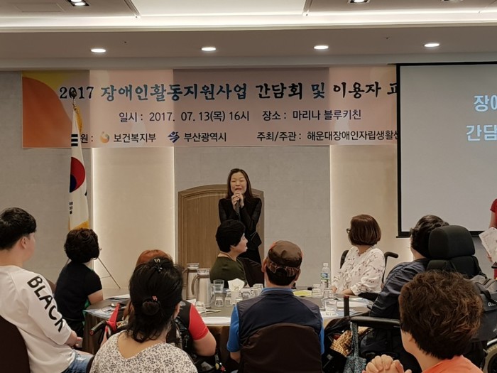 소장님 인사말 하는 중 소장님 인사말 하는 중