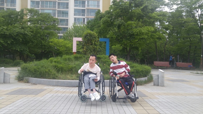 연식씨와영훈이 집근처 공원 산책 연식씨와영훈이 집근처 공원 산책