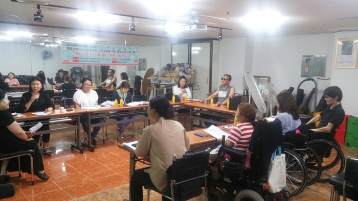 동화구연 수업 중 동화구연 수업 중