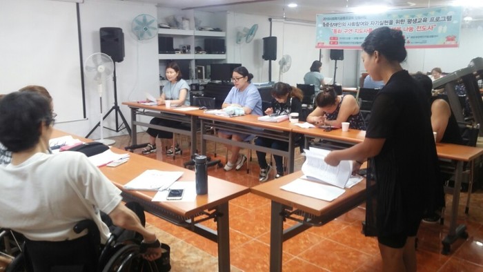 동화구연 수업 중 동화구연 수업 중