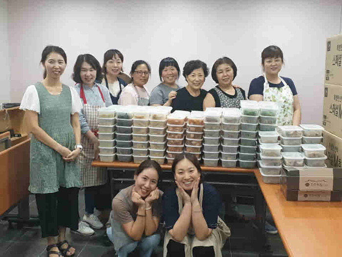 자원봉사자들 단체사진 자원봉사자들 단체사진