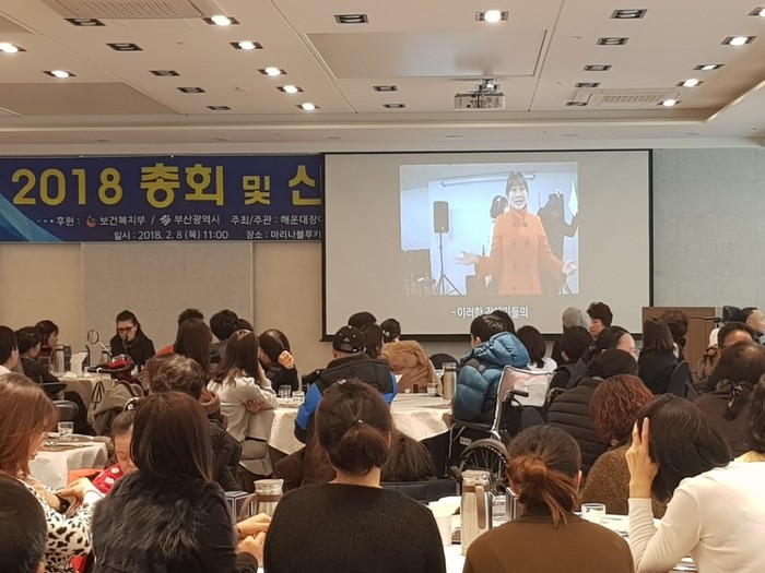 자체 제작한 동영상 관람 자체 제작한 동영상 관람