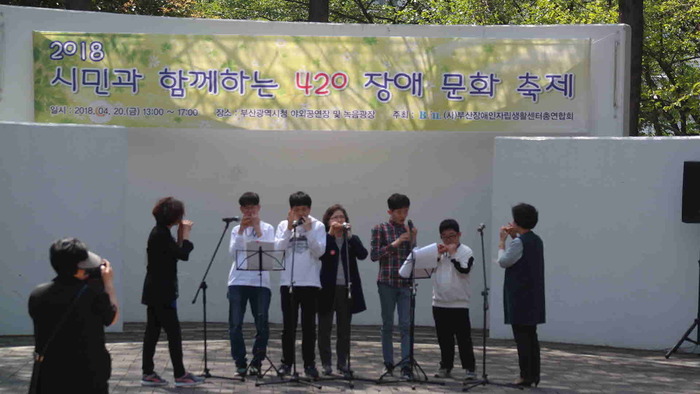 동래센터 오카리나 모임의 공연 동래센터 오카리나 모임의 공연