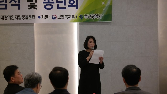 이은성부장 편지 낭독중 이은성부장 편지 낭독중