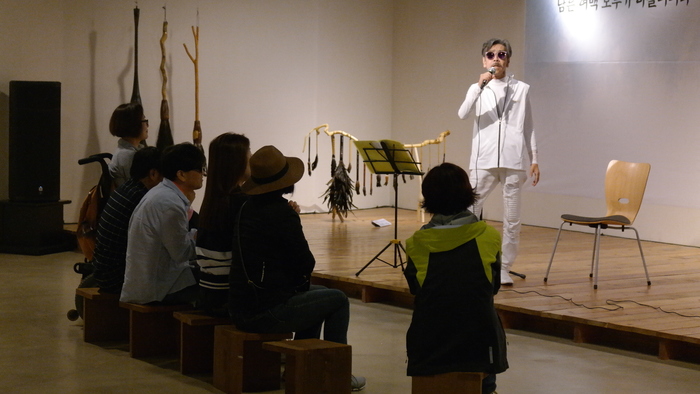 이외수 작가 노래 부르는 사진 이외수 작가 노래 부르는 사진