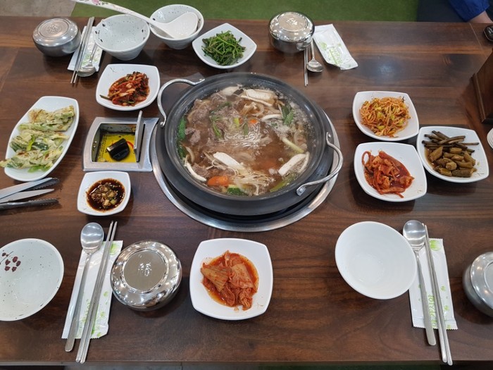 소고기 전골 셋팅된 사진 소고기 전골 셋팅된 사진