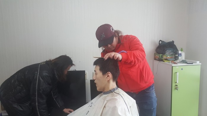 반영훈 컷트 하는 중 반영훈 컷트 하는 중