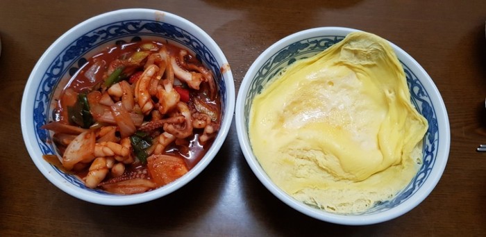 오징어 볶음과 계란찜 완성 오징어 볶음과 계란찜 완성
